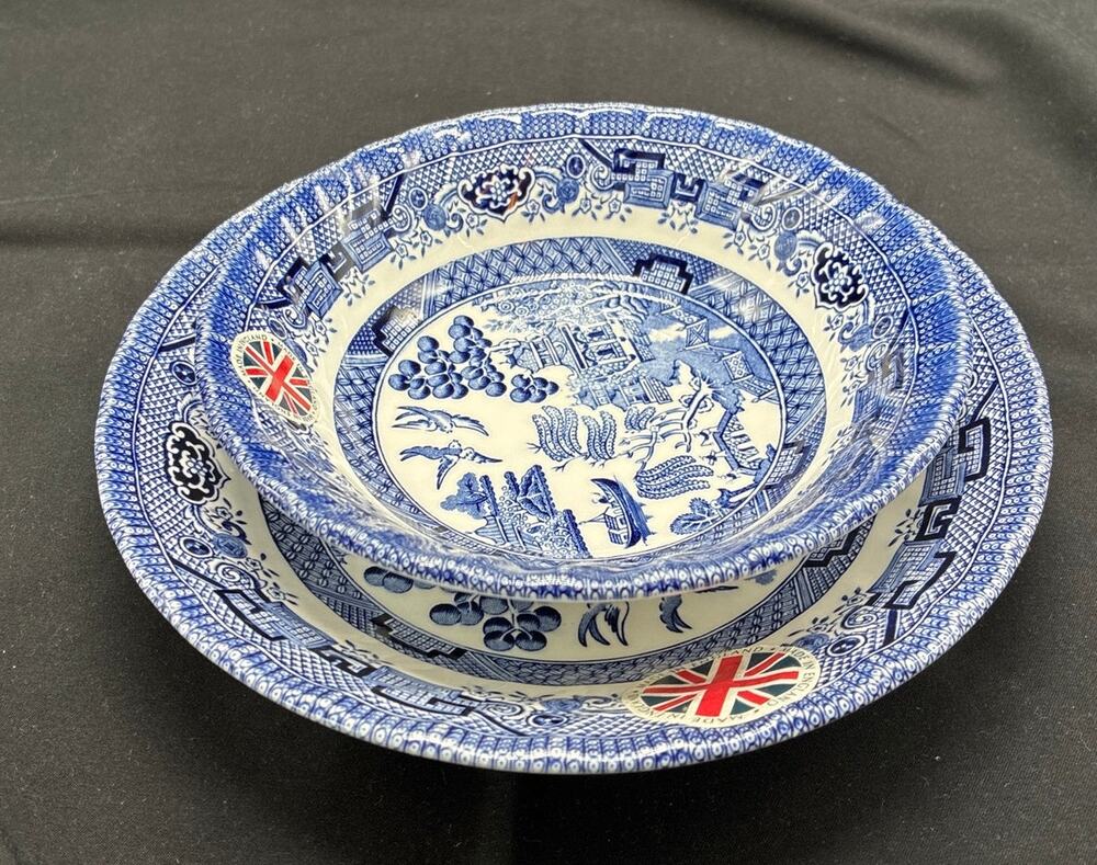 Blue Willow Made in England Two Serving Bowls Blue White 6.25"and 8" Dinnerware